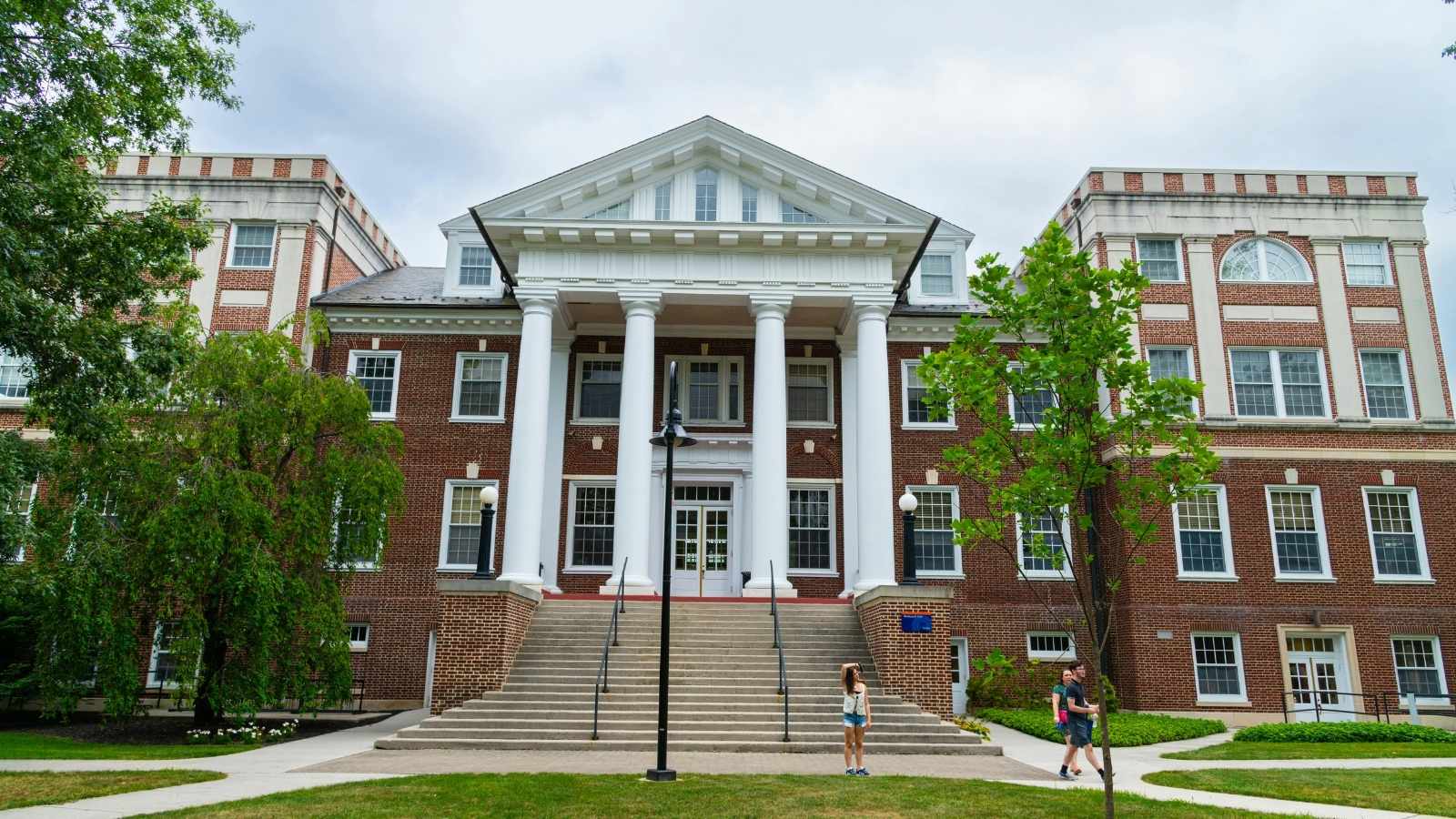 THE ARCHITECTURE OF TRUST: HOW COGNITIVE DIGITAL TWINS AND BESPOKE ERP ORCHESTRATE THE ELITE K-12 MEGA-COLLEGE